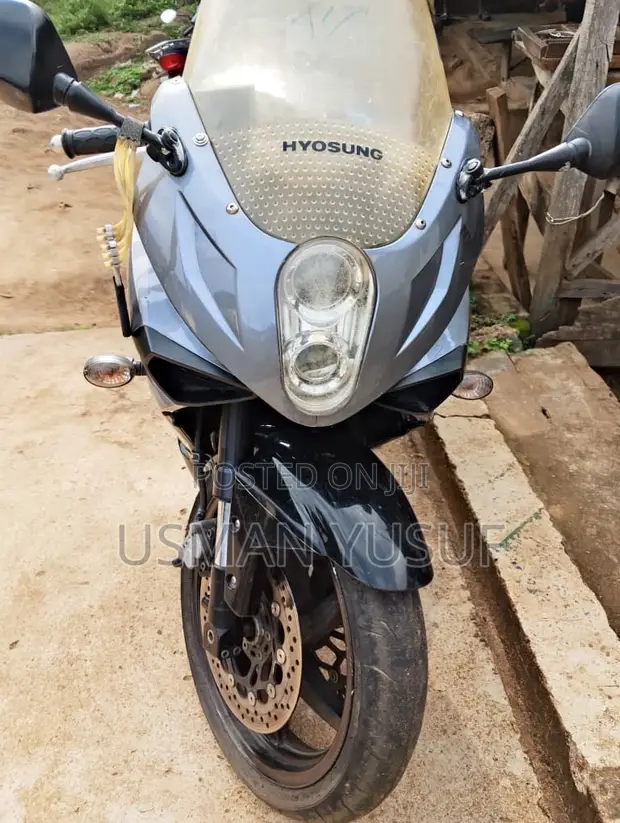Hyosung GT250R 2014 Sport Bike - 1