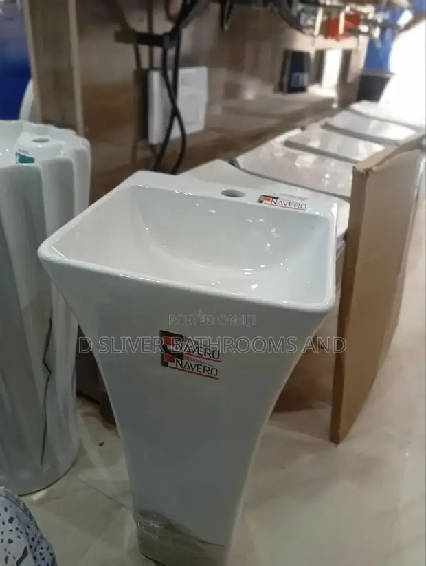Free-Standing Ceramic Wash Basin with Pedestal - 1