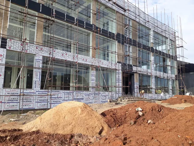 Wurin Kasuwanci don Sawa: Showroom/Workshop a kan Kubwa Expressway - 1