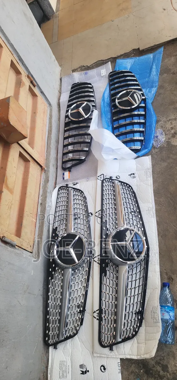 Mercedes-Benz C300 2013 Front Grill - 1