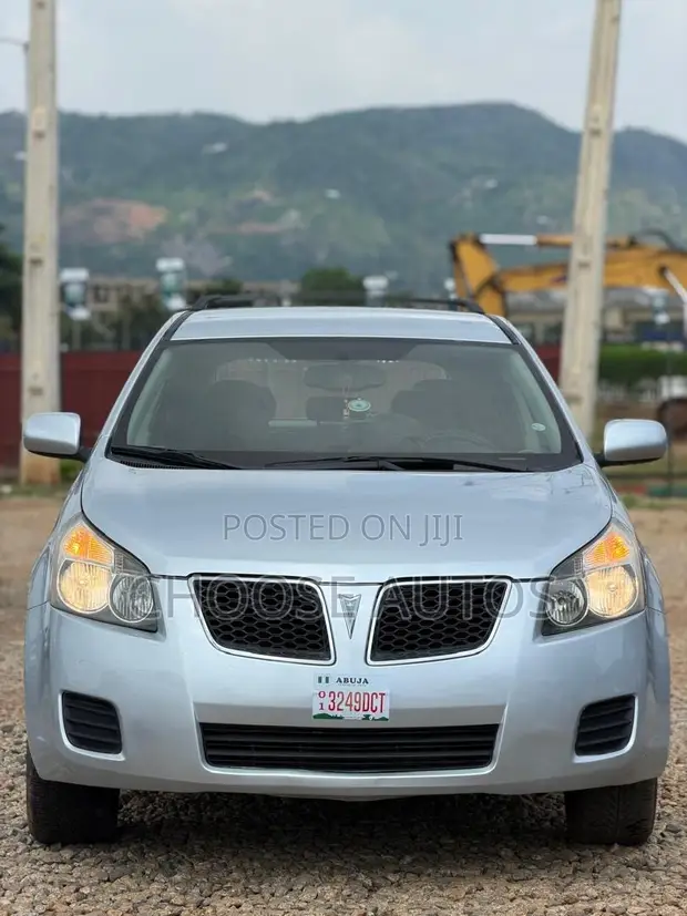 Pontiac Vibe 2009 Silver - 1