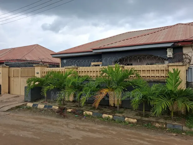 Furnished 2-Bedroom Bungalow da BQ a Trademore Estate, Lugbe - 1