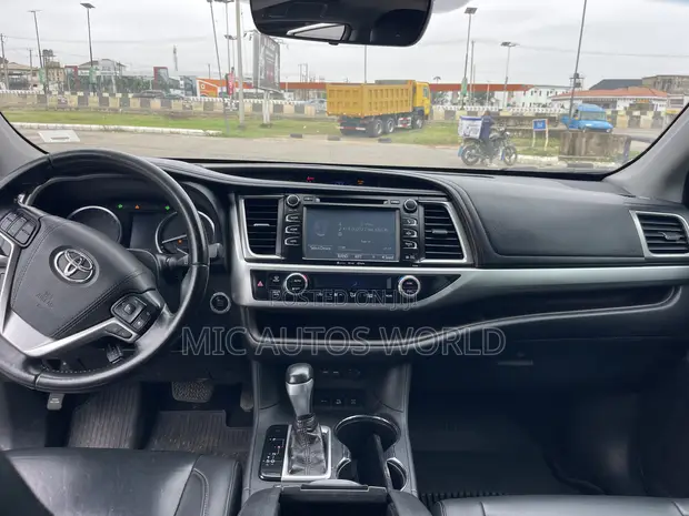 2019 Toyota Highlander XLE - 1