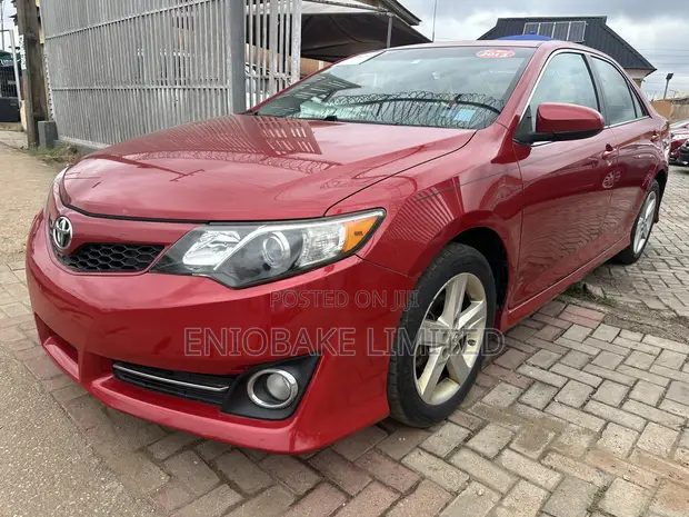 Toyota Camry SE Sedan 2013 - 1