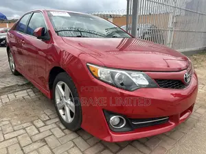 2013 Toyota Camry SE Sedan