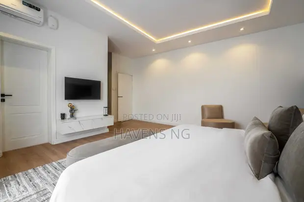 Luxury 3-Bedroom Penthouse - Lekki Phase 1 - 1