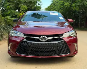 2017 Toyota Camry SE Red