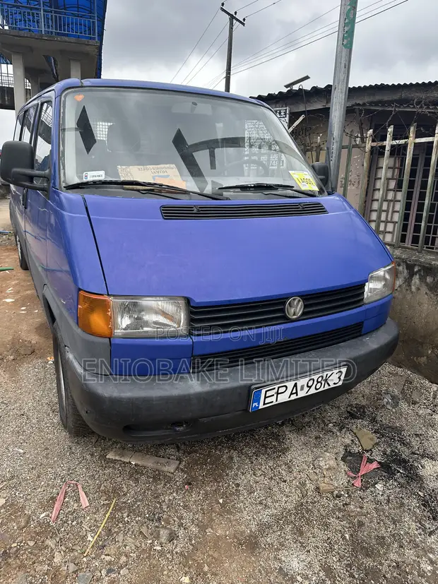 Volkswagen Caravelle 1999 Blue - 1
