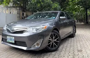 2014 Toyota Camry XLE Sedan