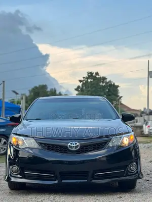 2014 Toyota Camry XLE Sedan