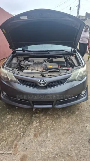 2014 Toyota Camry SE Sport Sedan