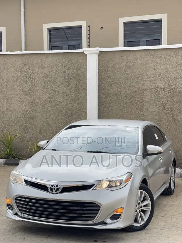 Toyota Avalon 2013 Silver - 1