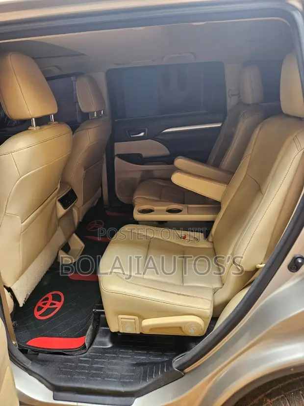 2016 Toyota Highlander XLE V6 4x4 SUV - 1