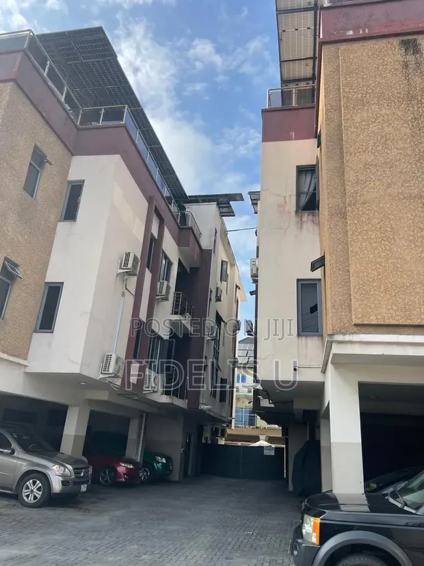 3-Bedroom Apartment in Estate, Lekki Phase 1 for Rent - 1