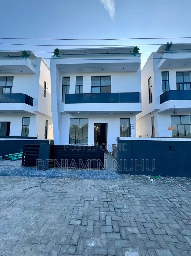 4-Bedroom Duplex a Cikin Estate Mai Tsaro, Olokonla - 1