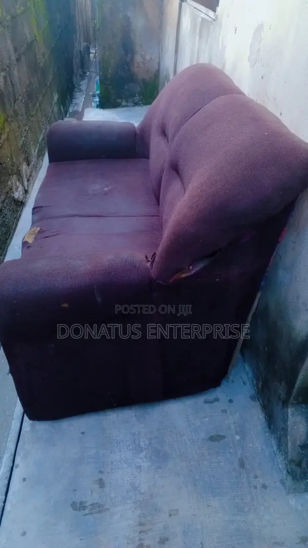 2 Seater Chair Na Amfani - Ana Bukatar Gyara Kadan - 1