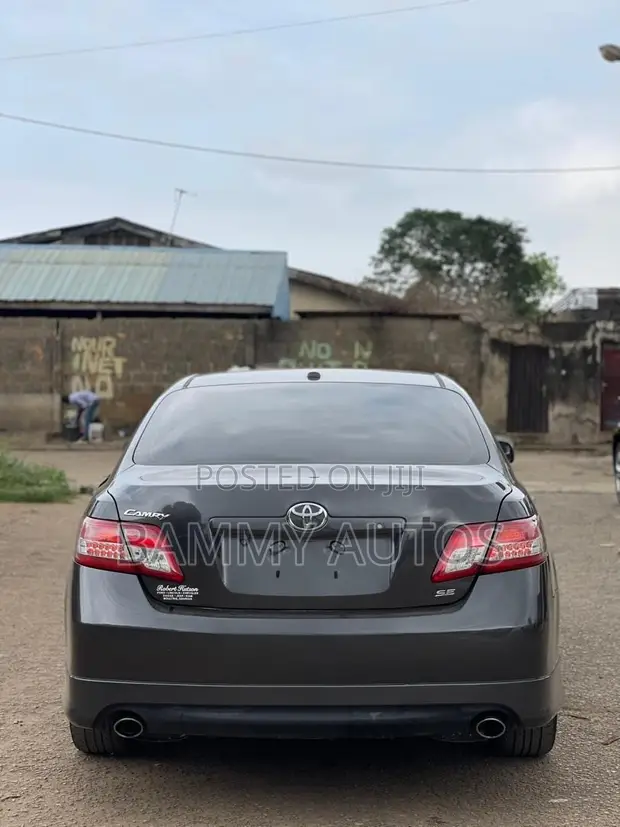 Toyota Camry 2012 Gray - 1