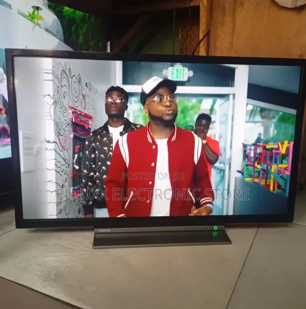Toshiba 32" Full HD Smart LED TV - 1