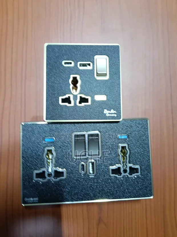 Berlin Sand Acrylic USB Socket - Black - 1