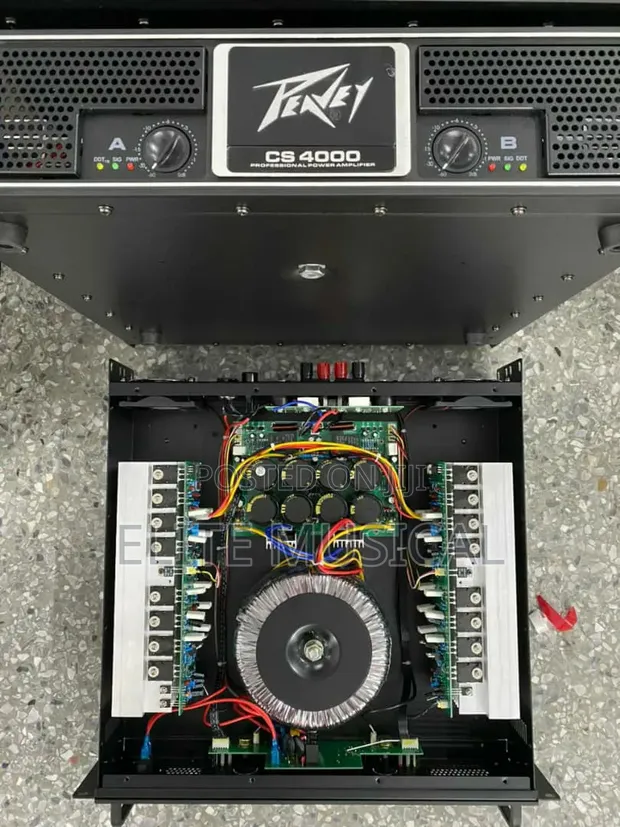 Peavey CS 4000 Professional Power Amplifier - 1