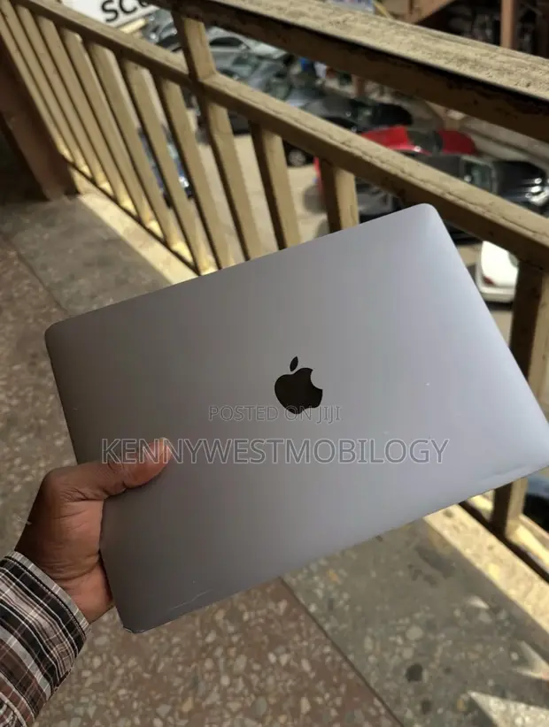 Apple MacBook Pro 2019 15" 32GB RAM, 1TB SSD, Core i9 - 1