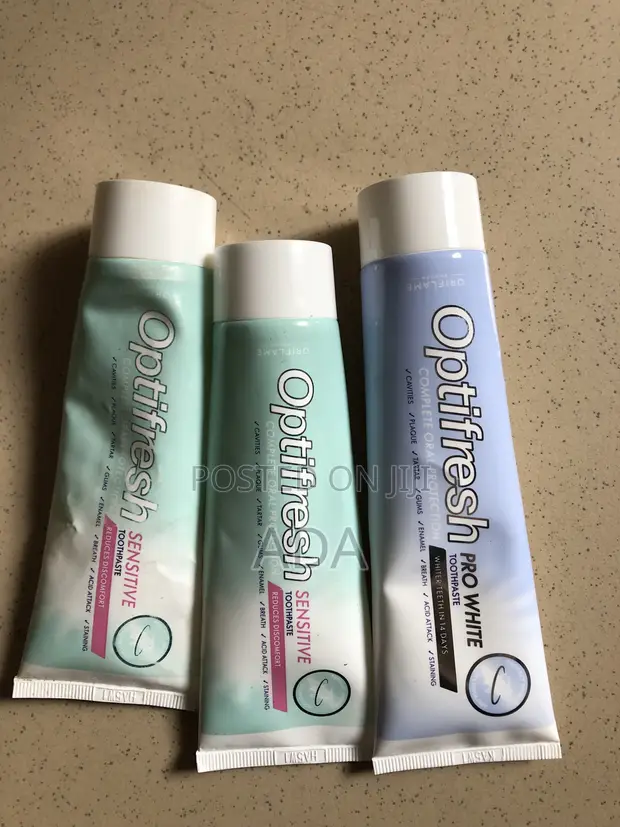 Oriflame Teeth Whitening Gel for Sensitive Gums - 1