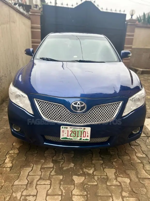 Toyota Camry LE 2010 Blue - 1