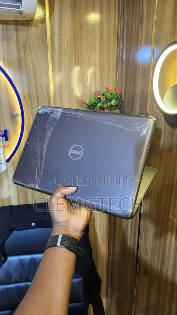 Dell Latitude 3380 Laptop - 8GB RAM, 500GB HDD, Core i5 - 1