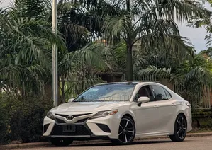 2018 Toyota Camry XSE FWD (2.5L) White