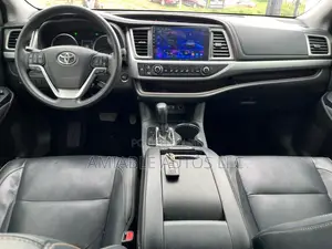 2019 Toyota Highlander LE V6 Black