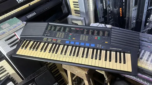 Used Yamaha PSR-E473 Electronic Keyboard - 1