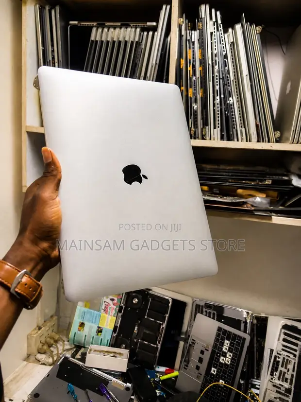 MacBook Pro 15" & 16" Screen (2017-2021) - 1