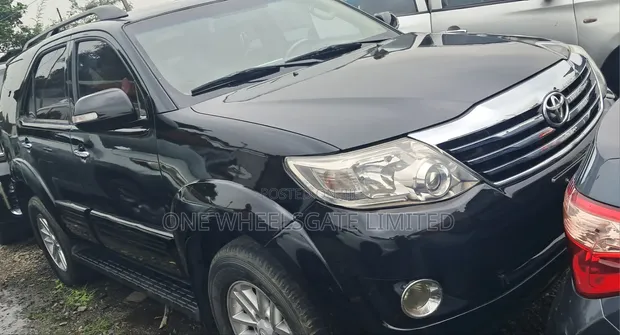 Toyota Fortuner 2.7 AWD 2013 Black - 1