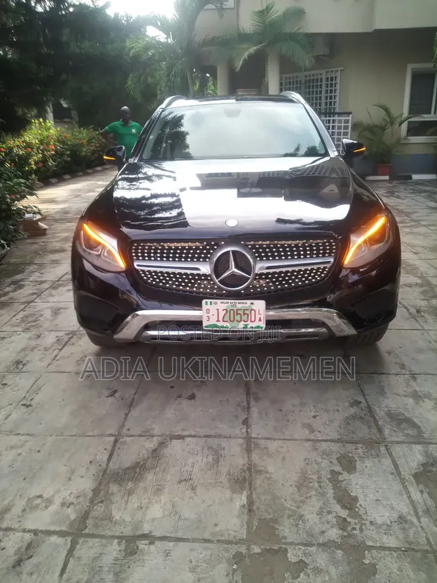 2018 Mercedes-Benz GLC300 Black - 1