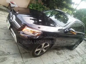 2018 Mercedes-Benz GLC300 Black