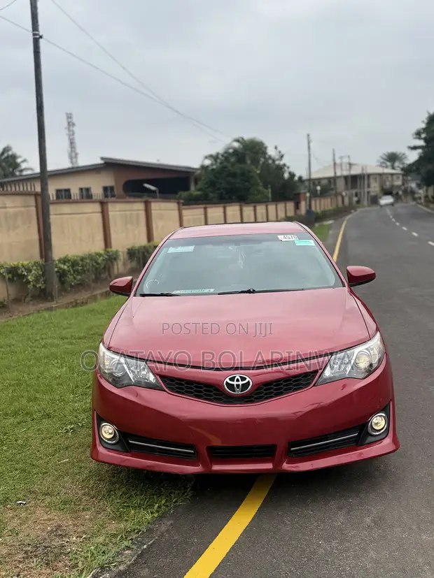2013 Toyota Camry SE Red - 1