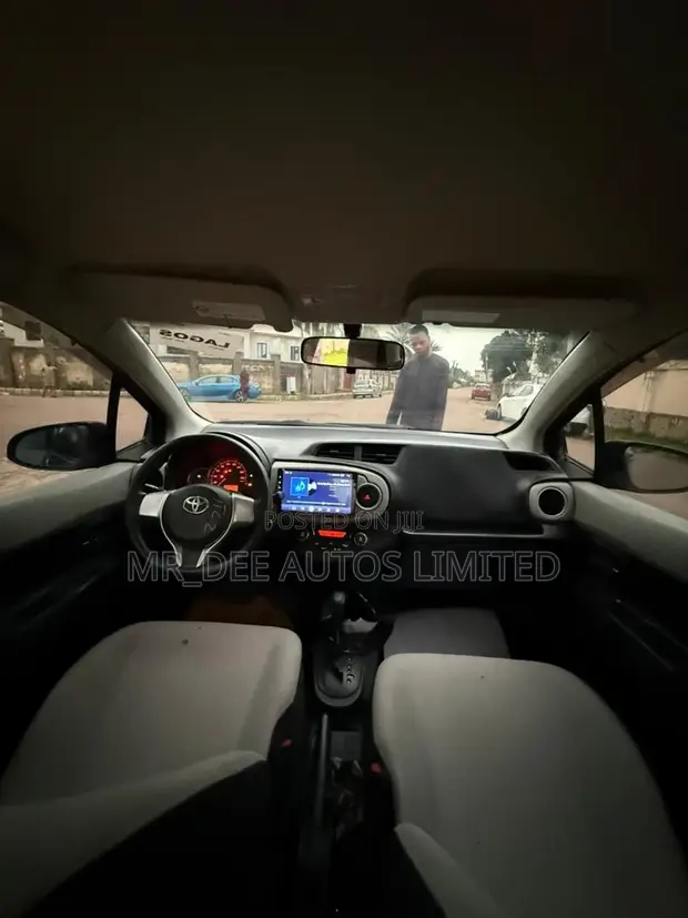 Toyota Yaris 2013 Grey - 1