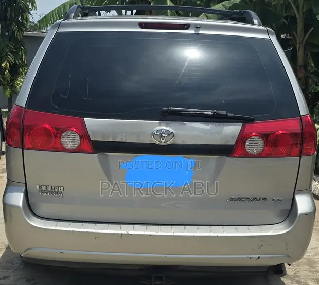 2007 Toyota Sienna CE FWD Minivan - 1