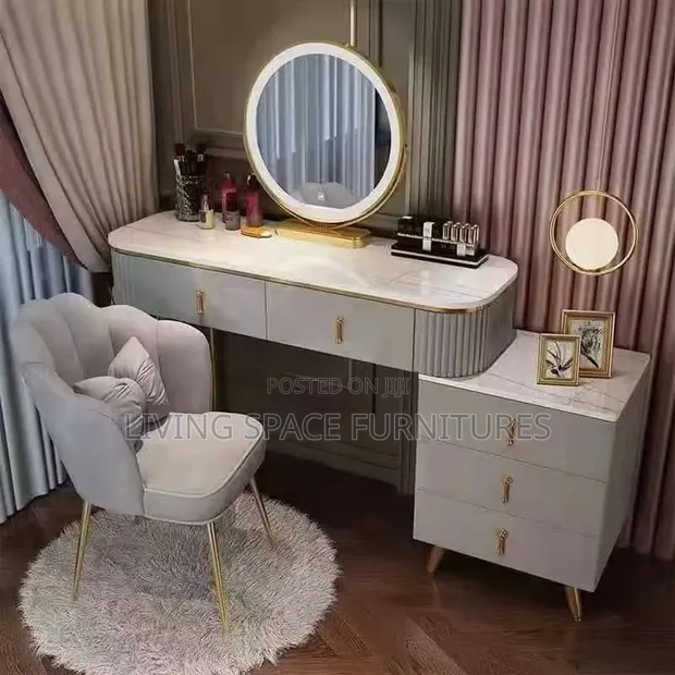 Luxury Imported Dresser Table Set tare da LED Mirror - 1
