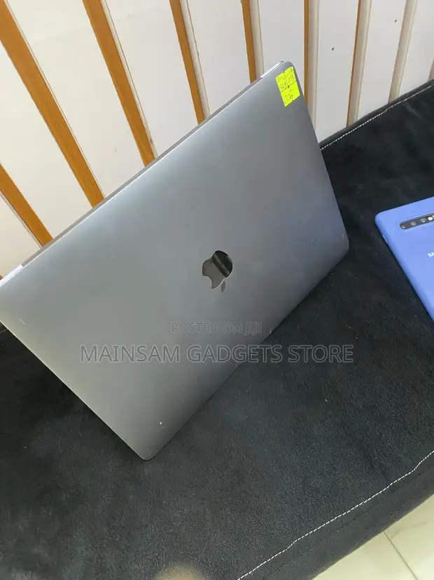 Apple MacBook Pro 2020 M1 16GB RAM 512GB SSD - 1