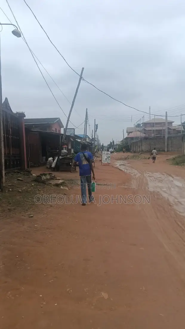 Block 8 na 2 Bedroom Flats don siye, Hanyar Gwamnoni - 1