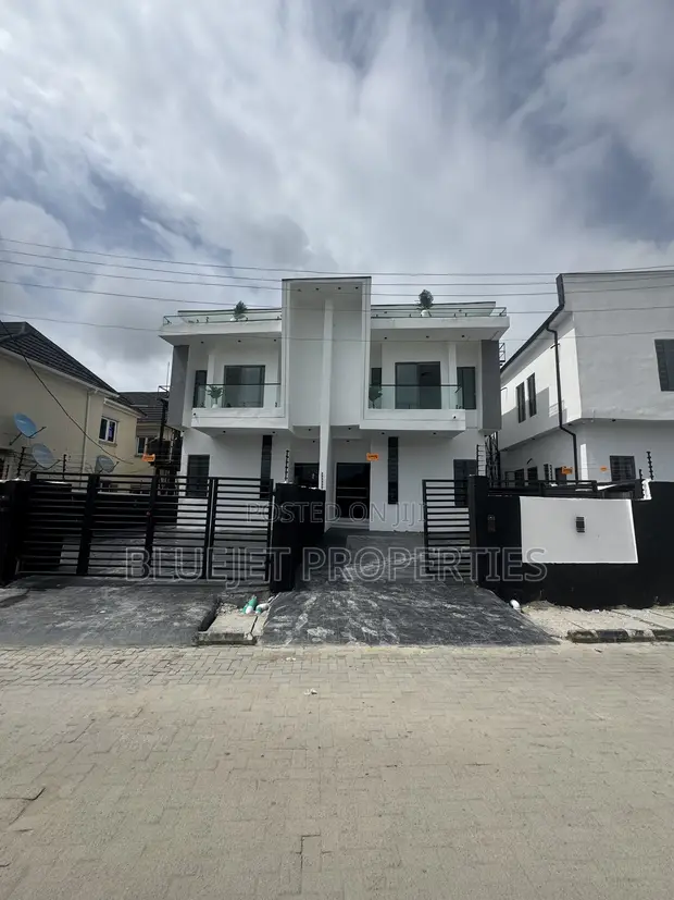 4 Bedroom Duplex Don Sayarwa a Sangotedo - 1
