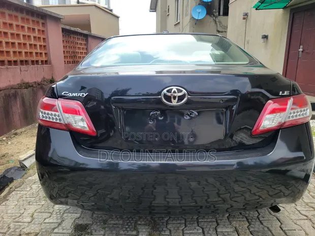 2010 Toyota Camry LE 2.5L Sedan - Black - 1