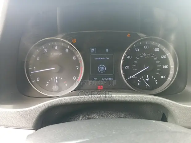 Hyundai Elantra 2018 Silver - 1