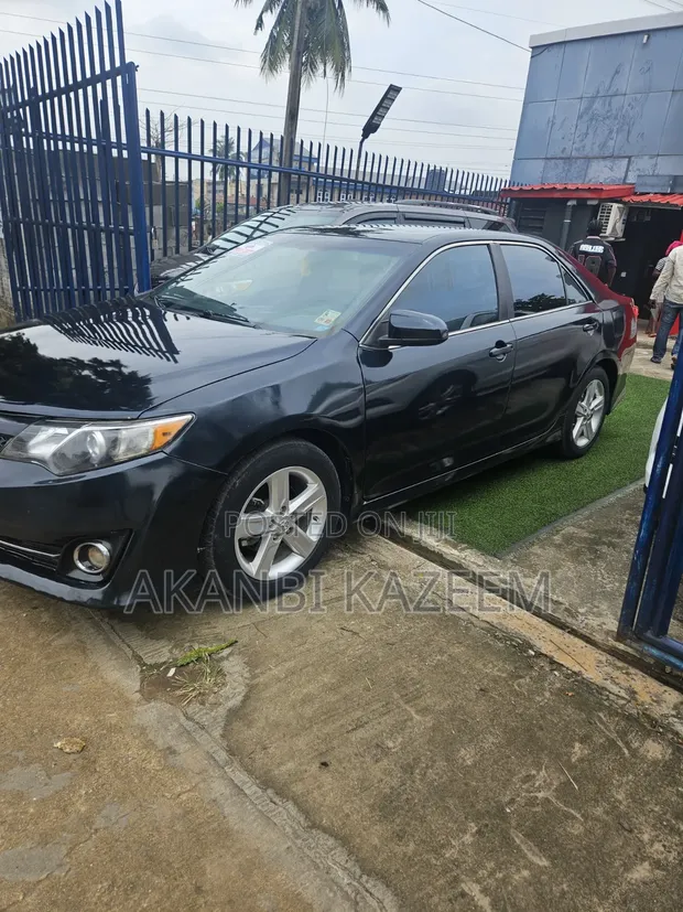 Toyota Camry 2012 Gray - 1