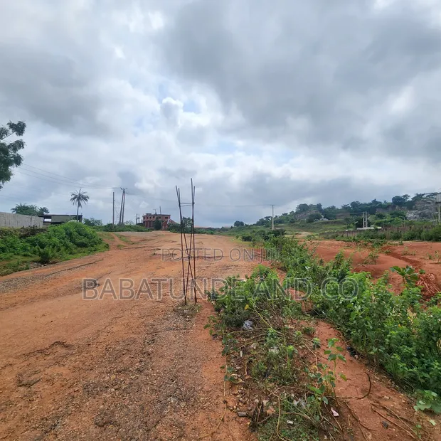 13 Acres na Ƙasa Mai Fuskantar Ibadan zuwa Iseyin Express, Ojoo - 1
