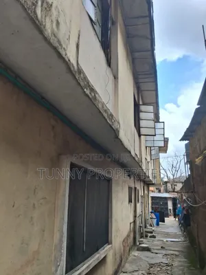 11-Bedroom House for Sale in Dopemu