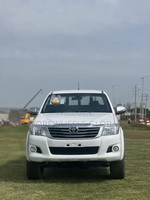 2011 Toyota Hilux 2.0 VVT-i Pickup White - 1