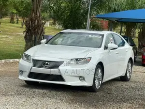 Lexus IS 350 AWD 2015 Fari