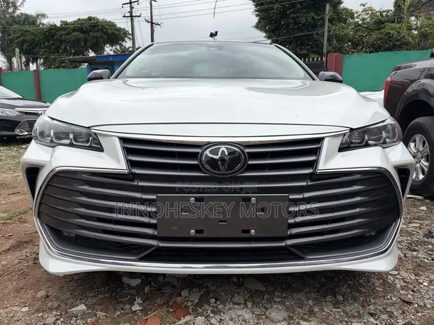 Toyota Avalon 2021 White - 1